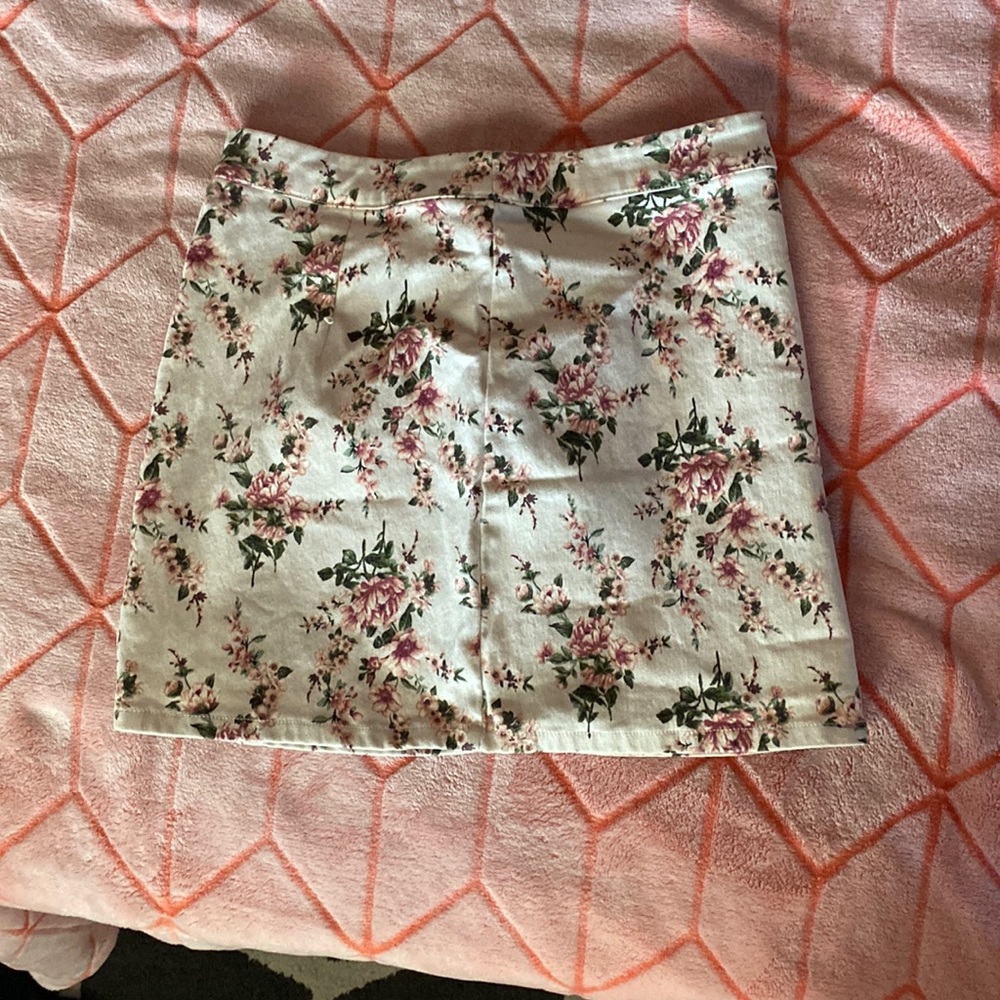 Floral white denim skirt